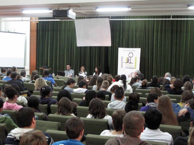 300 alumnos del IES Isaac Peral se informan sobre el voluntariado - 1, Foto 1