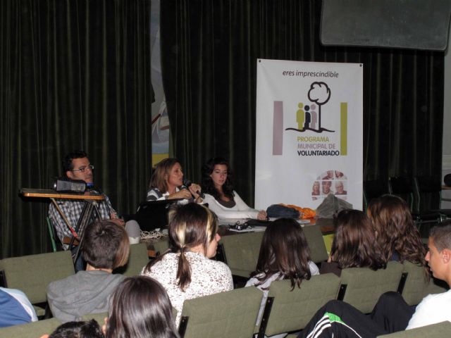 300 alumnos del IES Isaac Peral se informan sobre el voluntariado - 2, Foto 2