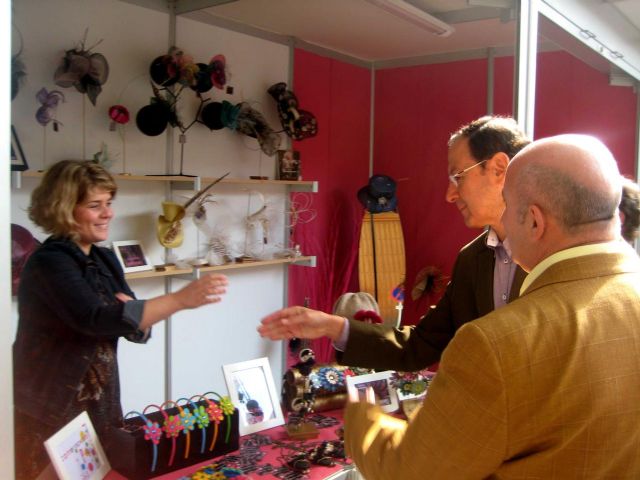 El Alcalde Cámara destaca el valor de la artesanía para afrontar la crisis e impulsar el pequeño comercio - 1, Foto 1