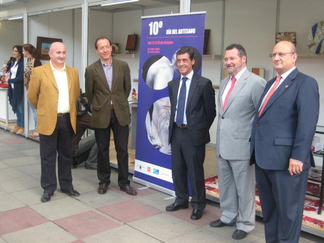 El Alcalde Cámara destaca el valor de la artesanía para afrontar la crisis e impulsar el pequeño comercio - 2, Foto 2