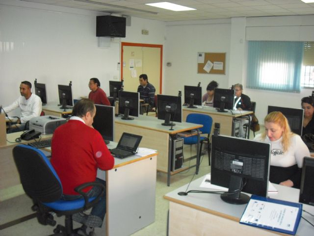 Las Torres de Cotillas inicia un curso gratuito de informática e internet para inmigrantes - 1, Foto 1