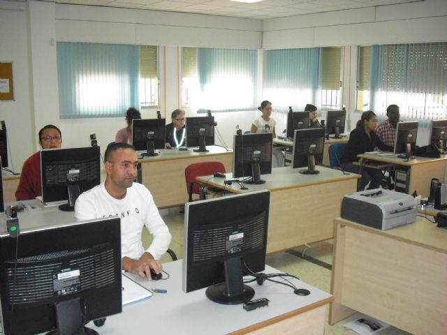 Las Torres de Cotillas inicia un curso gratuito de informática e internet para inmigrantes - 2, Foto 2