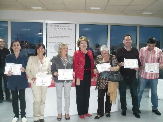 La alcaldesa casa a la Biblioteca pública con la Comunidad en una performance con motivo del Día Internacional de la Biblioteca - 2, Foto 2