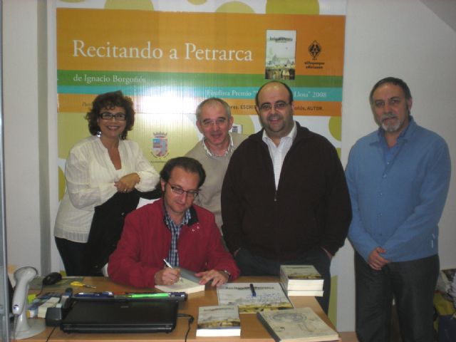 Ignacio Borgoños presentó, en Jumilla, su libro ´Recitando a petrarca´ - 2, Foto 2