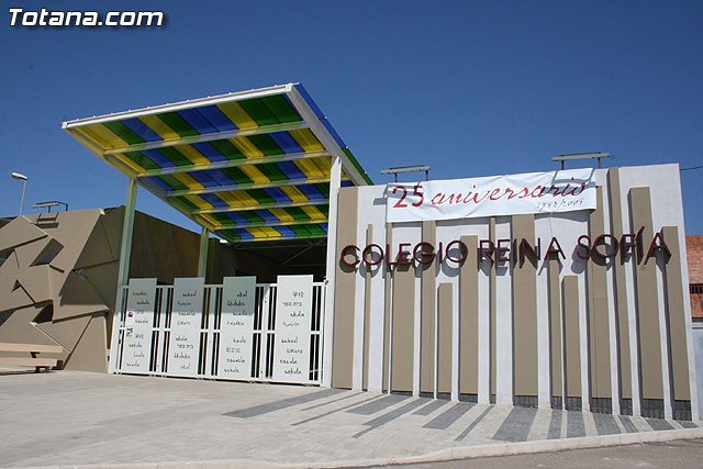 The House approved the award of the Gold Shield of the Loyal and Noble Ciudad de Totana the Reina Sofa School, Foto 1