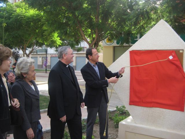 El Alcalde inaugura el nuevo jardín de Manos Unidas - 1, Foto 1