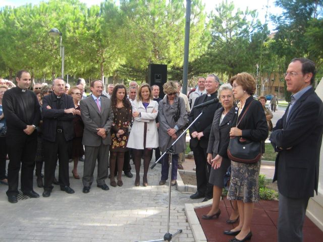 El Alcalde inaugura el nuevo jardín de Manos Unidas - 2, Foto 2