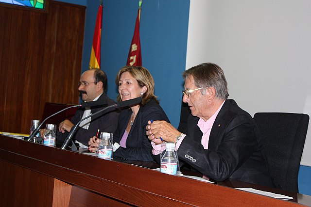 La consejera de Sanidad y Consumo preside la reunión de la Comisión Regional de Seguridad Alimentaria - 1, Foto 1