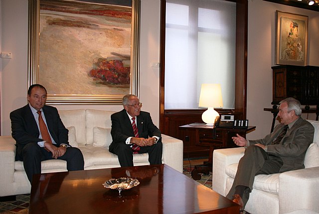 El jefe del Ejecutivo recibe al presidente de la Cámara de Comercio de Murcia - 1, Foto 1