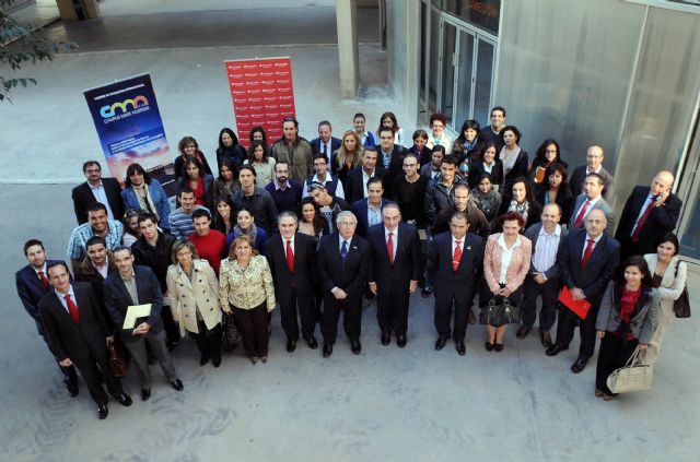 La Universidad de Murcia entregó las credenciales a más de medio centenar de becarios - 1, Foto 1
