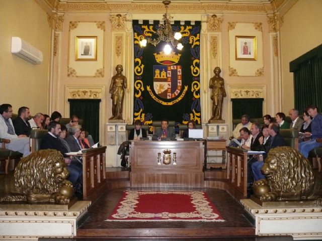 El pleno pide el arreglo de la carretera del Carche, la no reducción de ayudas sociales y la ejecución de las obras de la autovía A-33 - 1, Foto 1