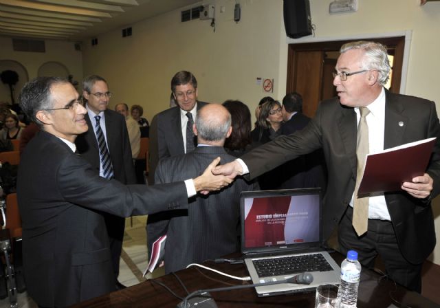 El 67% de las empresas de la Región de Murcia cuentan con universitarios en sus plantillas - 1, Foto 1