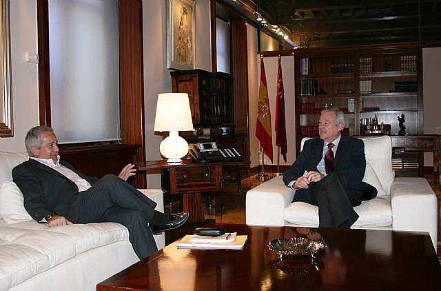 Valcárcel recibe al presidente de la Confederación de Federaciones de Asociaciones de padres de Alumnos de la Región de Murcia - 1, Foto 1