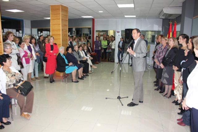 El Alcalde visita el nuevo local municipal puesto al servicio de las mujeres de Abenarabi - 1, Foto 1