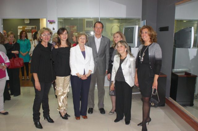 El Alcalde visita el nuevo local municipal puesto al servicio de las mujeres de Abenarabi - 3, Foto 3