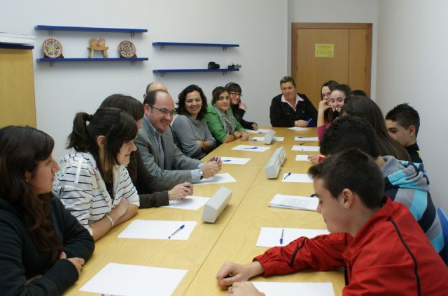 Ponen en marcha la VII Campaña de Sensibilización contra el absentismo escolar en los centros educativos de la localidad - 1, Foto 1
