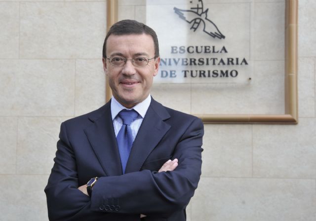 El nuevo director de la Escuela de Turismo asume el reto de consolidar el grado y el máster - 1, Foto 1
