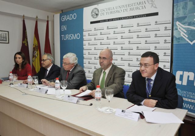 El nuevo director de la Escuela de Turismo asume el reto de consolidar el grado y el máster - 5, Foto 5