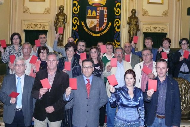 La corporación de Jumilla saca 'la tarjeta roja' al maltratador - 1, Foto 1