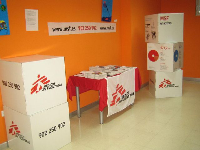 Exposición sobre Médicos Sin Fronteras en el Centro de Recursos Juveniles - 1, Foto 1