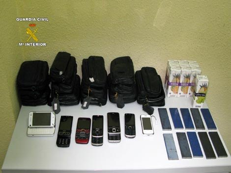 Arrested in Malaga and Almeria a scam in selling mobile, Foto 1
