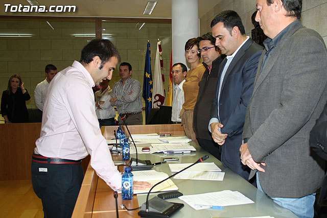 El nuevo concejal del PP, Juan Antonio Ambit, tomó posesión de su nuevo cargo en la corporación municipal - 1, Foto 1