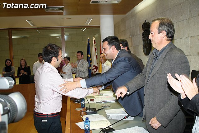 El nuevo concejal del PP, Juan Antonio Ambit, tomó posesión de su nuevo cargo en la corporación municipal, Foto 2