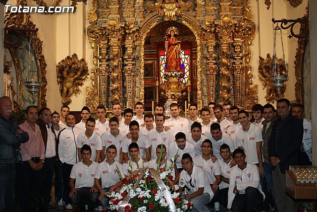 El Club Olímpico de Totana lleva a cabo su tradicional ofrenda floral a la patrona del municipio, Foto 1