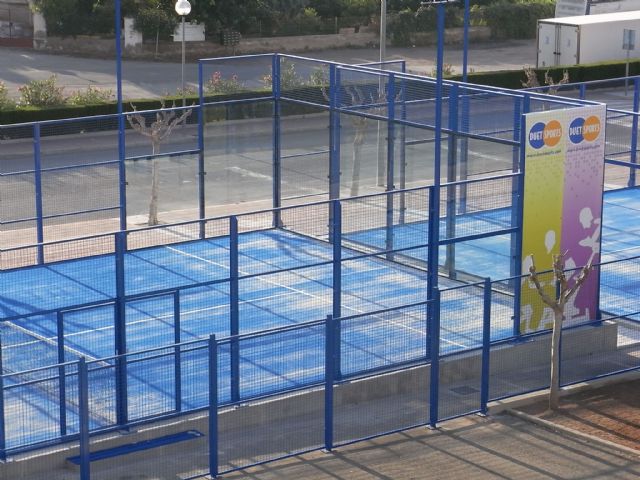 La práctica de pádel en el centro de deporte y salud es más económica, Foto 1