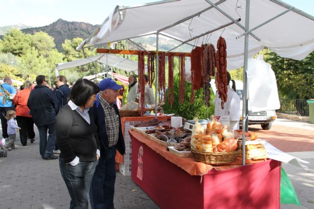 Gran afluencia de público en el Mercadillo Artesano de La Santa, Foto 2