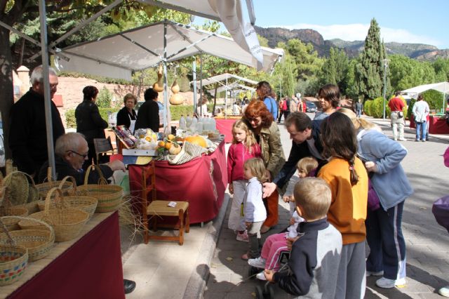 Gran afluencia de público en el Mercadillo Artesano de La Santa, Foto 3