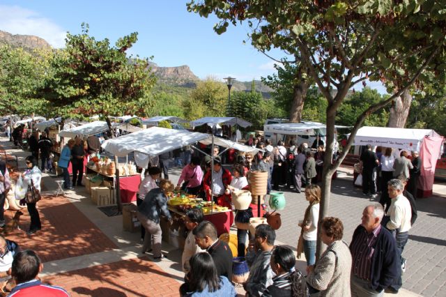 Gran afluencia de público en el Mercadillo Artesano de La Santa, Foto 4
