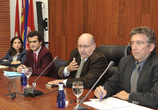 Una mesa redonda pone fin a la reunión sobre terrorismo internacional - 3, Foto 3