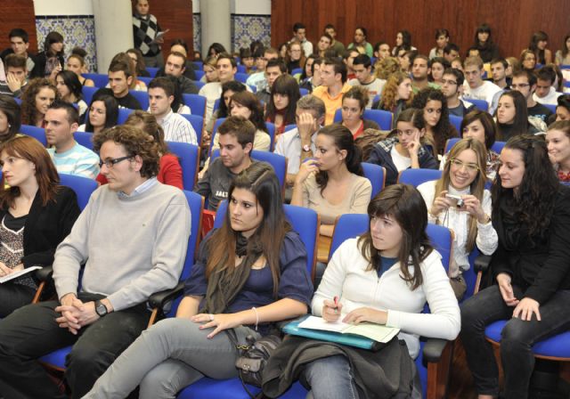 Una mesa redonda pone fin a la reunión sobre terrorismo internacional - 4, Foto 4