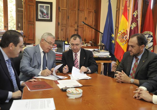 La Universidad de Murcia y el Consorcio de Extinción de Incendios investigarán sobre las sustancias químicas peligrosas - 2, Foto 2