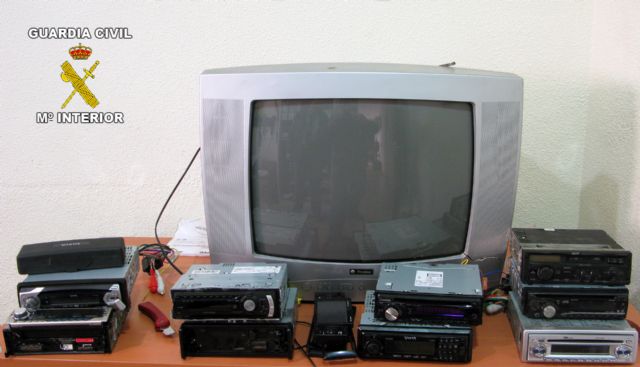 La Guardia Civil detiene a una persona dedicada a cometer robos en vehculos., Foto 1