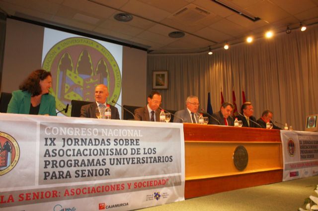 El Alcalde Cámara, con los universitarios senior - 1, Foto 1
