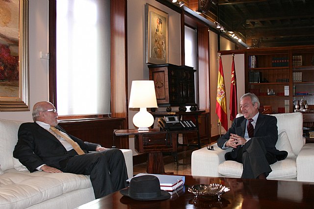 El presidente de la Comunidad, Ramón Luis Valcárcel, recibe al fiscal jefe del TSJ de Murcia, Manuel López Bernal - 2, Foto 2