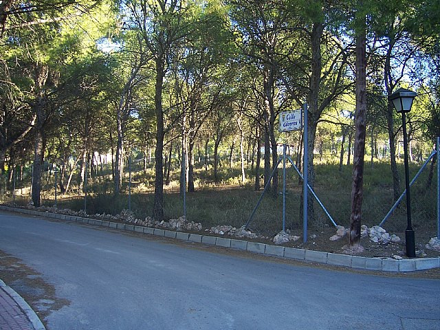 La concejalía de Mantenimiento Integral de la Ciudad acomete mejoras y sustituye el firme en la calle Cáceres, Foto 1