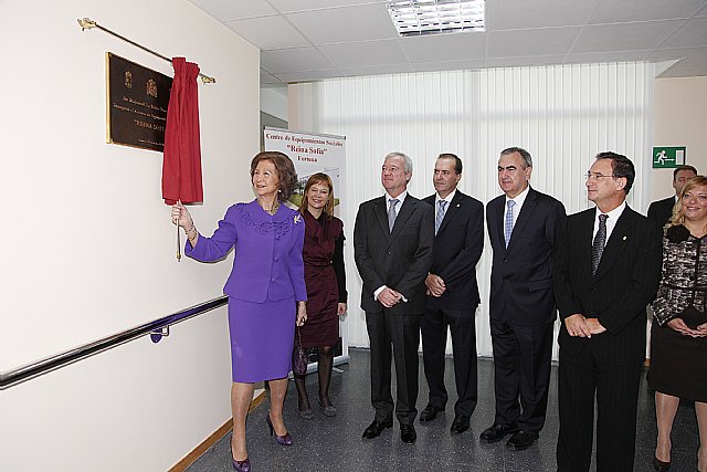 La Reina inaugura el centro de equipamientos sociales de Fortuna, un referente al servicio de los dependientes - 1, Foto 1