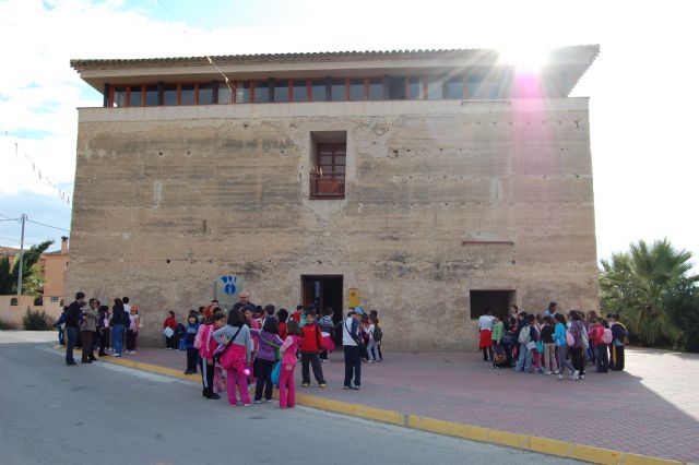 Cerca de 120 niños de Alguazas visitan la Torre Vieja, en El Paraje - 1, Foto 1