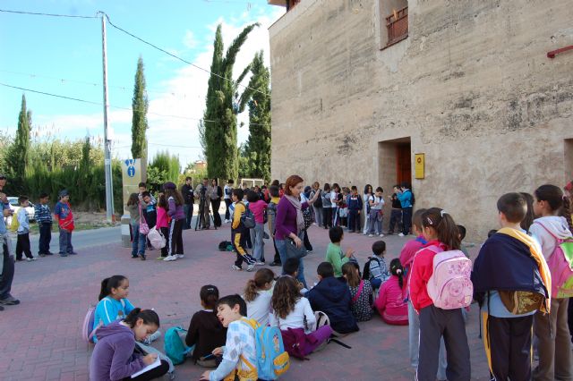 Cerca de 120 niños de Alguazas visitan la Torre Vieja, en El Paraje - 2, Foto 2