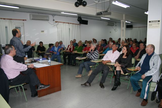 Más de cien vecinos de Alquerías trasladan a Pedro López los problemas de su pedanía - 1, Foto 1