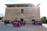 Cerca de 120 niños de Alguazas visitan la Torre Vieja, en El Paraje