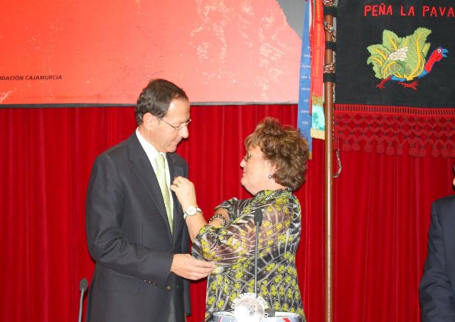 La Peña La Pava distingue al Alcalde con su Insignia de Oro y Brillantes por su murcianía y amor a las tradiciones - 1, Foto 1