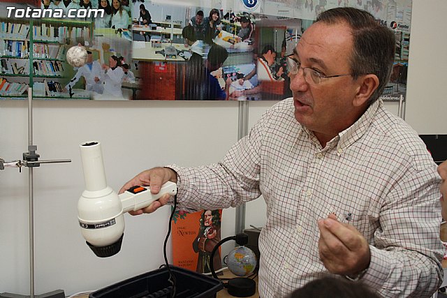 El IES Juan de la Cierva de Totana particip con un stand en la X Semana de la Ciencia y la Tecnologa de la Regin - 9