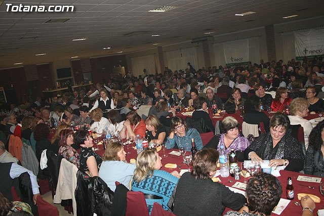 La Junta Local de la AECC organiza la tradicional cena a beneficio de la Asociación Española Contra el Cáncer, Foto 2