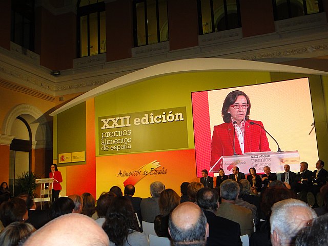 La Ministra de Medio Ambiente, Rosa Aguilar, entreg en la noche del pasado jueves el premio Alimentos de España a COATO - 1