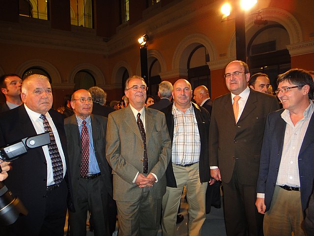 La Ministra de Medio Ambiente, Rosa Aguilar, entreg en la noche del pasado jueves el premio Alimentos de España a COATO - 4