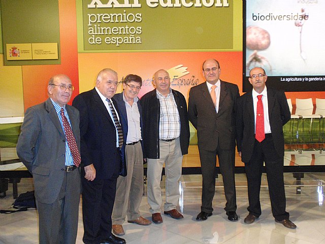 La Ministra de Medio Ambiente, Rosa Aguilar, entreg en la noche del pasado jueves el premio Alimentos de España a COATO - 13